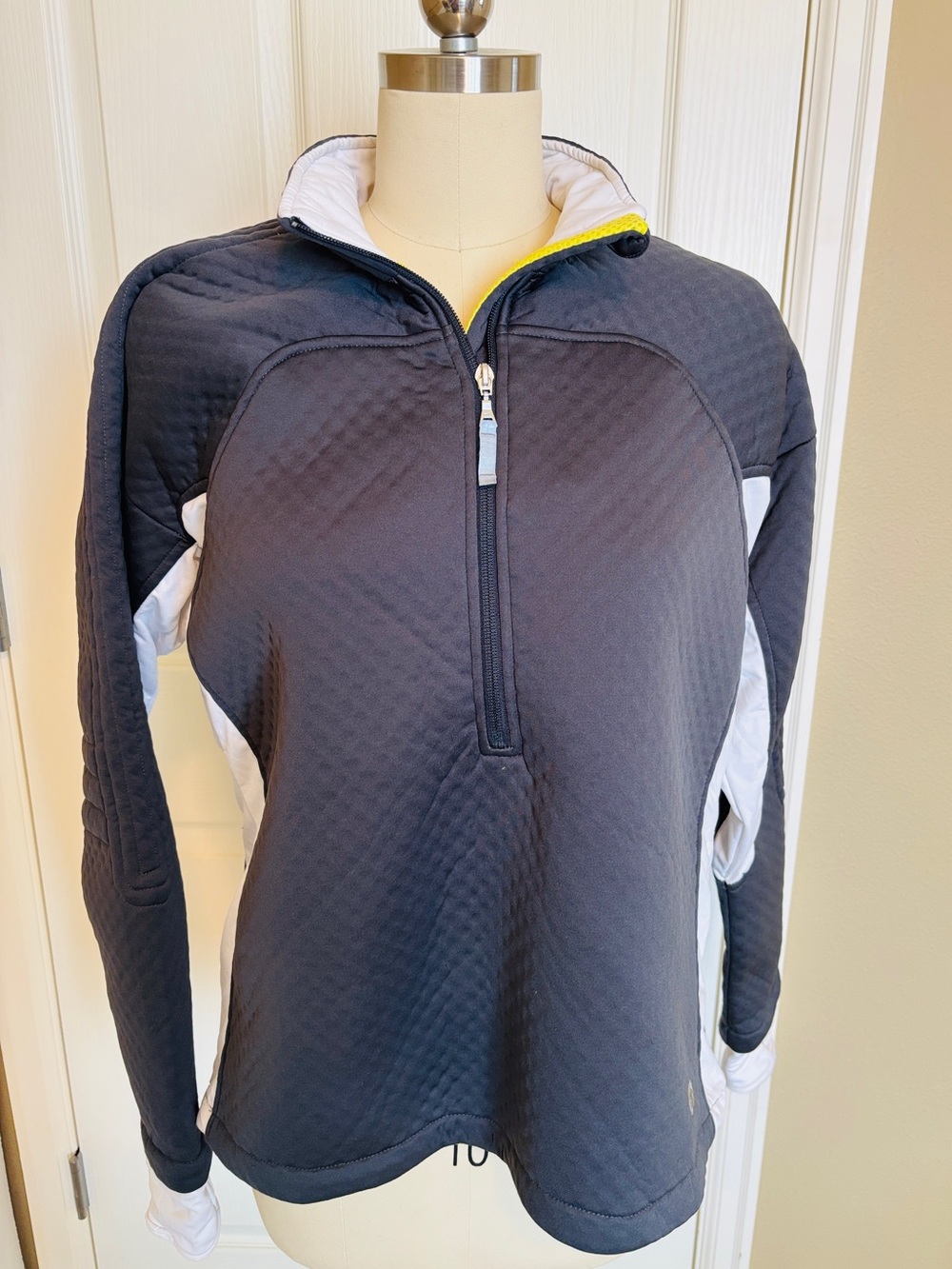 Y2K Nike Sphere , Grey & White, Quilted Half-Zip Pullover with Yellow Trim